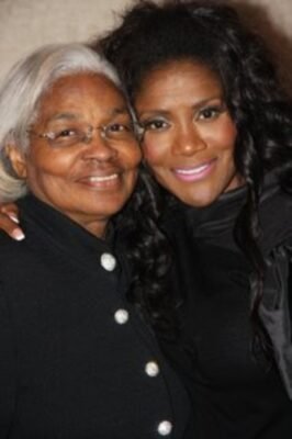 Juanita Bynum